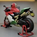 Premium Diecast Dukadi Bike Motorcycle Toy 1:9 Scale Model with Sound Effects, LED Lights, Ignition System and Smoke Spray, Model Vehicle Toy Street Machine Alloy Simulation Super Bike - Image 7