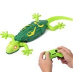 Wall Climbing RC Gecko Toy – 360° Rotating Remote Control Lizard with LED Eyes, Strong Suction Wall Crawling & USB Rechargeable Battery (Green)