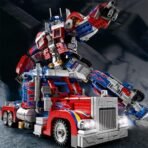 2-in-1 Transformation Building Block Toy – Interchanging Defender Robot and Flame Detail Truck Mech Set (533 Pieces) - Image 4